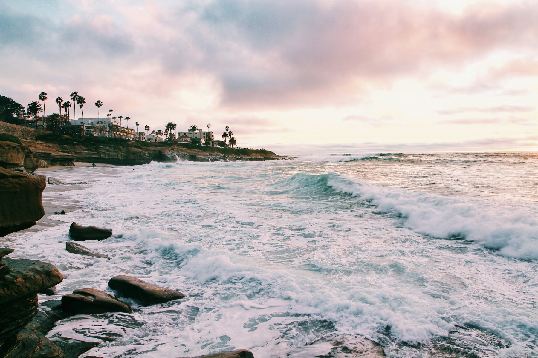 Hurricane wind and storm conditions on the coast