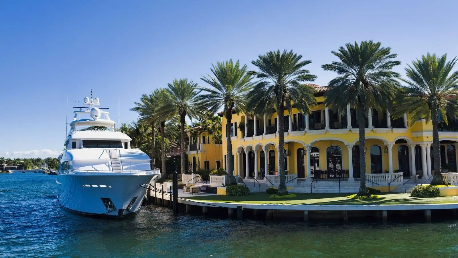 Waterfront construction trends in dock and vessel programs at a Boca Raton luxury home