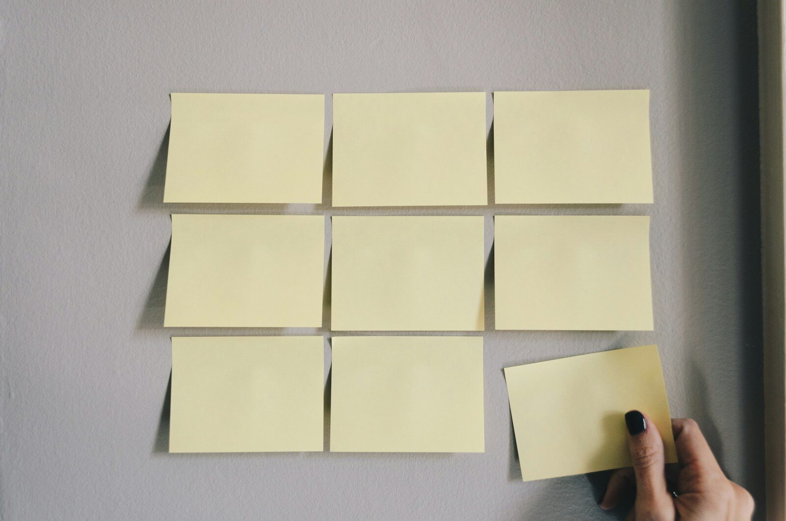 Luxury Lifestyle Homeowners Want - 5 six white sticky notes