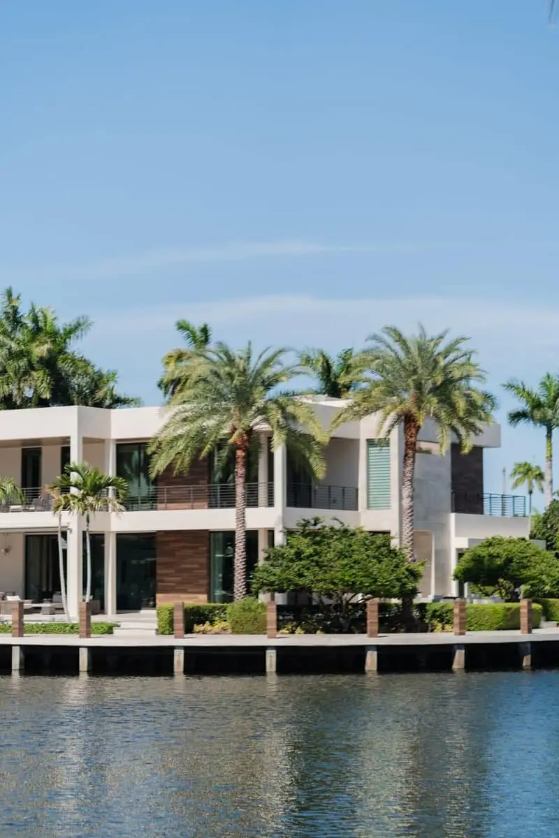 Waterfront construction trends in Boca Raton: a modern elevated villa on the water
