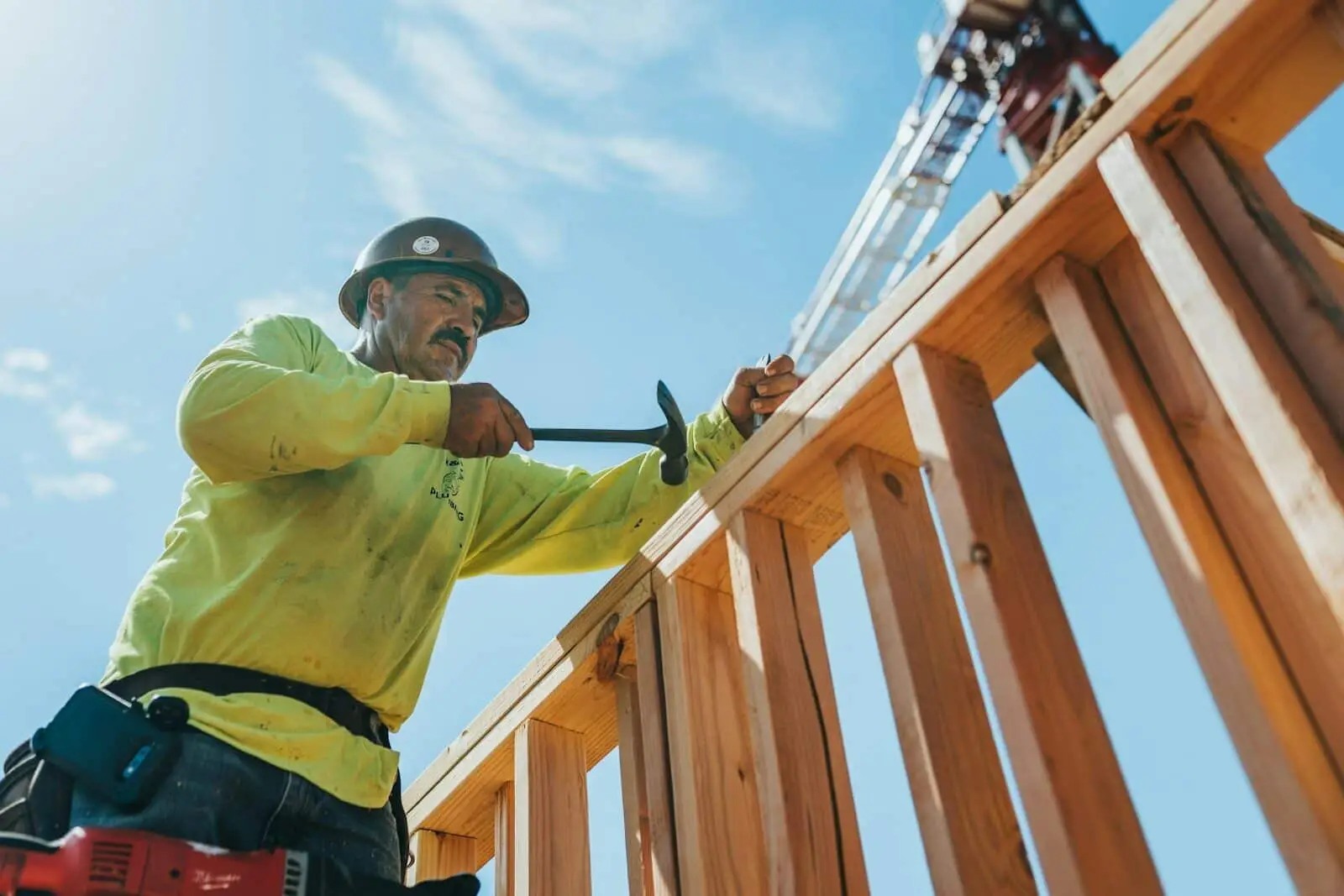 Contractor vendor ecosystem at work on a South Florida luxury build site