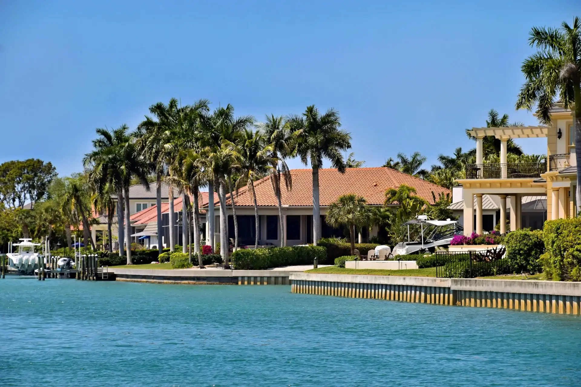 Hurricane-Resistant Seawall Design Standards - 3 Waterfront seawall and dock edge interface